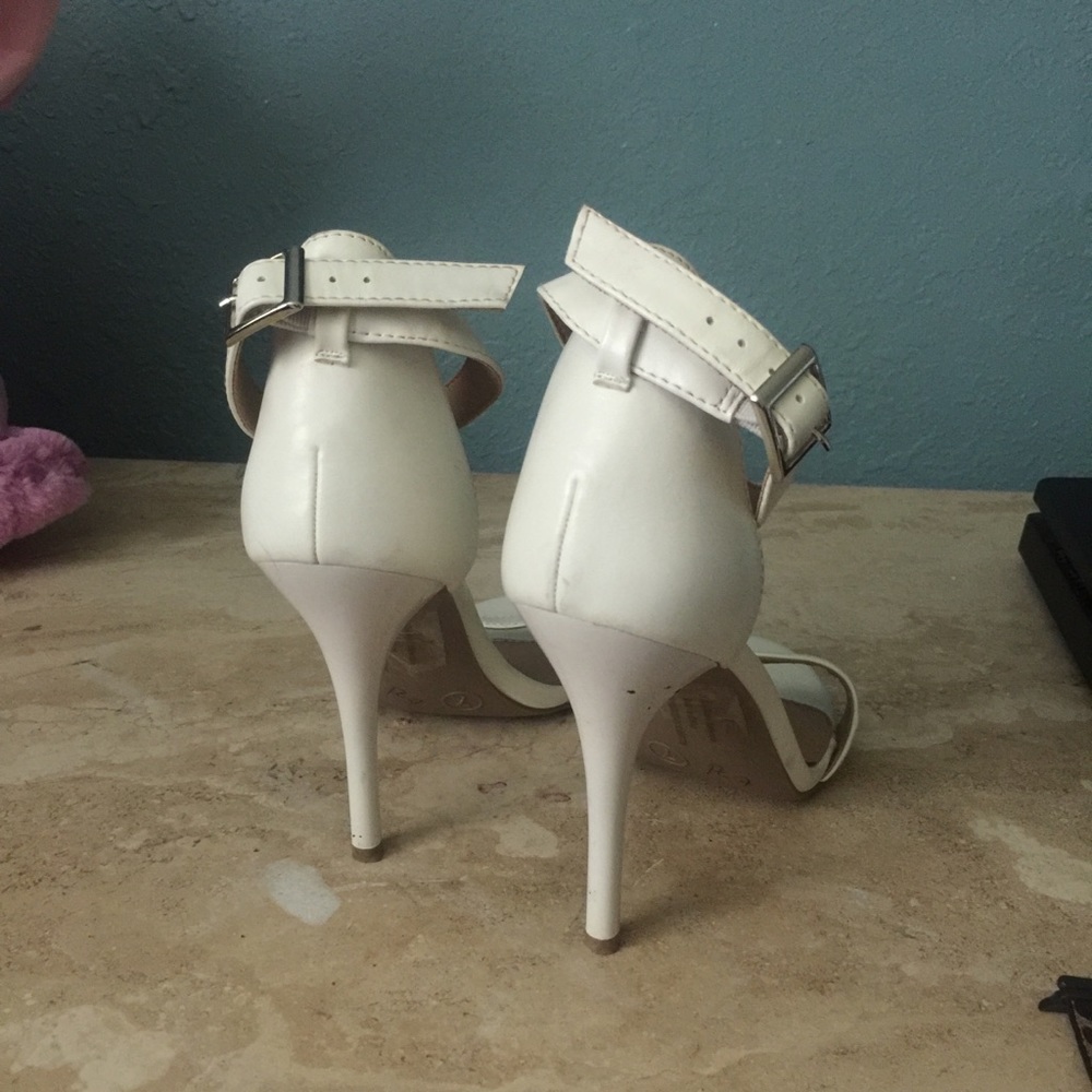 Heels - Picture 3 of 4